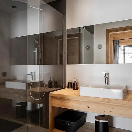 Nouveau Et Spacieux, Place De L'eglise Et Terrasse Privative Apartment *